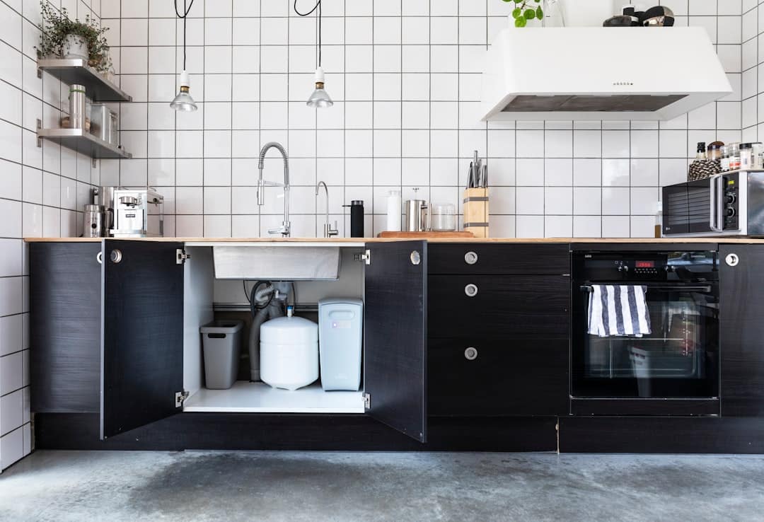 découvrez le style scandinave, une esthétique épurée qui allie fonctionnalité et élégance. inspirez-vous des lignes simples, des matériaux naturels et des couleurs douces pour créer un intérieur chaleureux et moderne.