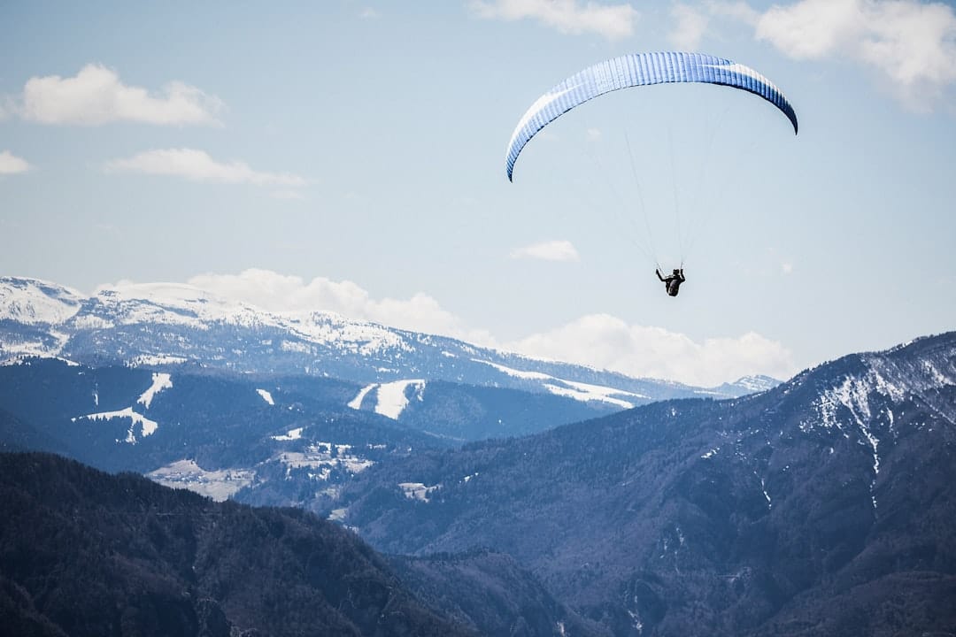 découvrez des mondes inconnus et vivez des expériences inoubliables avec notre guide d'aventures. que ce soit l'escalade, la randonnée ou le voyage, explorez les limites de votre curiosité et lancez-vous dans des défis excitants qui éveilleront votre esprit d'aventure.